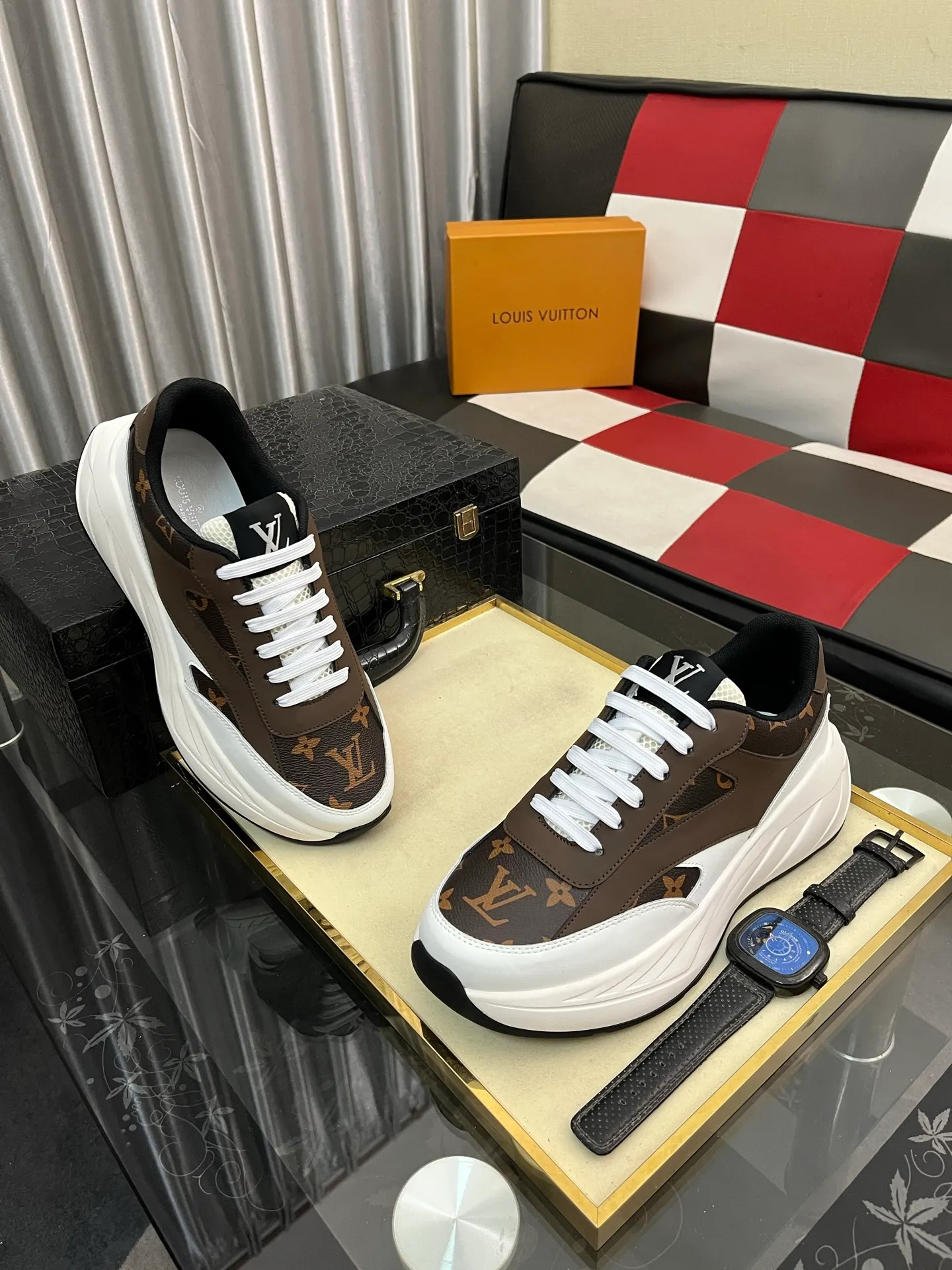Men's shoes💰438⌚️⌚️《Louis vuitton/LV Louis Vuitton》original quality.~ Unique modern style sneakers. 🏃A must-have casual shoe for trendy men😍😍 Original brand imported from Italy, imported original leather, cowhide lining (refuses to discolor and grind feet) sole: original sole provided by the original factory, French lazy style design ⚠️Fit to the feet, original quality, super comfortable original sole. Code number: 38-442️⃣Colors available